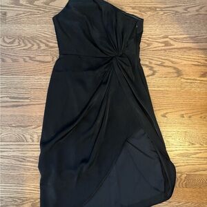 Chic Black One-Shoulder Dress